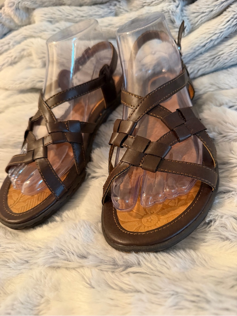 B.o.c. Brown Women’s Crisscross Strap Sandals Sz 7 - Picture 3 of 14